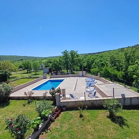 アパート Aurora Salakovci ラビン